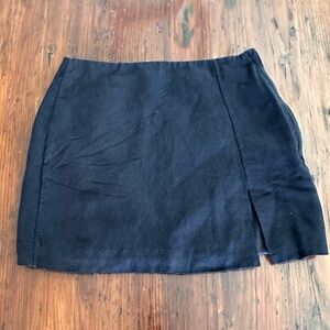 Black mini skirt with slit